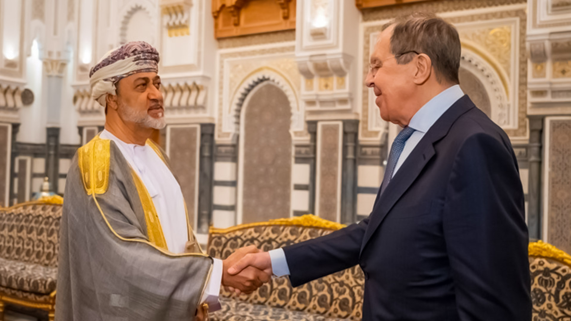 Sultan Haitham bin Tarik gives audience to Russian Foreign Minister